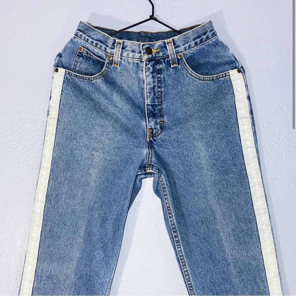 Newport News VINTAGE MOM JEANS WITH STRIP EMBROIDERED SIDES 6/24